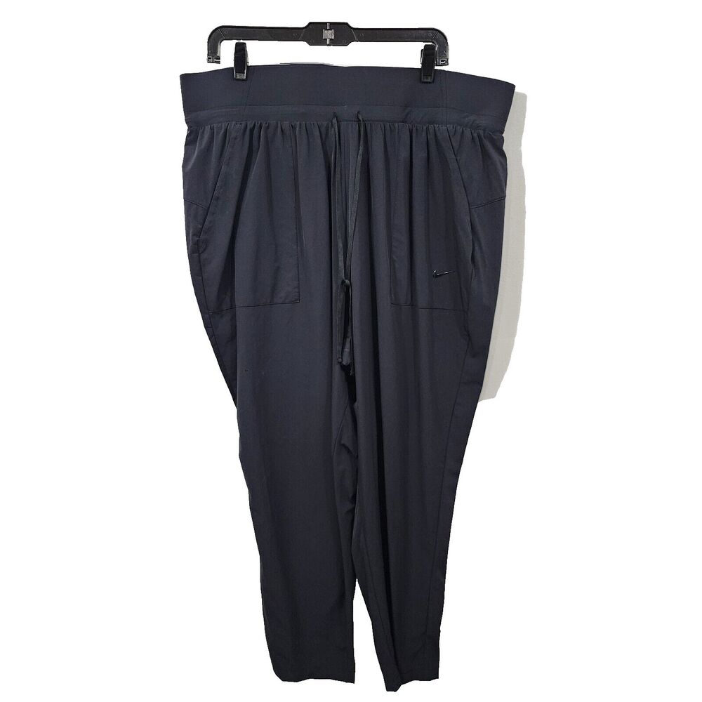 Nike Women's Bliss Luxe 7/8 Training Pants in Black Plus Size 1X DM3340-010